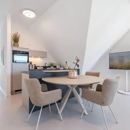 Luew Boarding House 