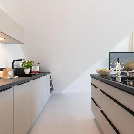 Luew Boarding House 