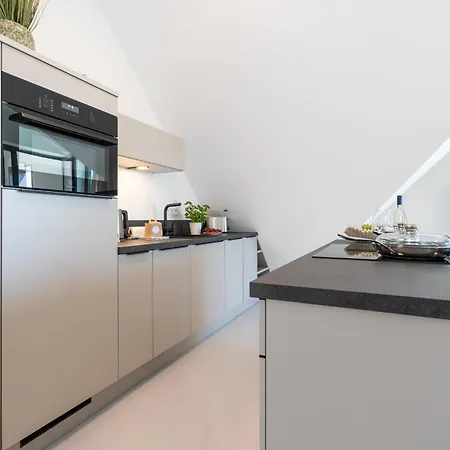 Luew Boarding House 